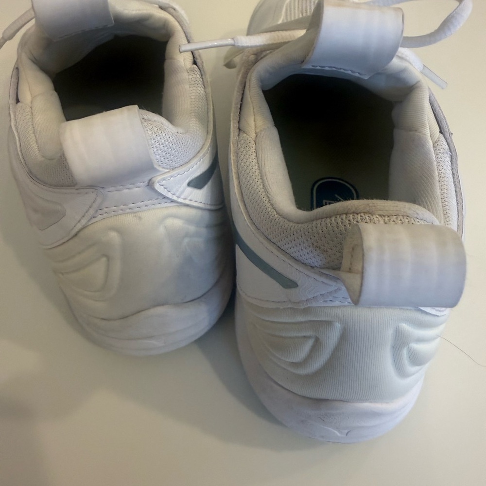Mizuno Energy White and Mint Volleyball Sneakers - Picture 3 of 6
